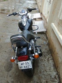 Midnight Black Bajaj Avenger 220 DTS-i