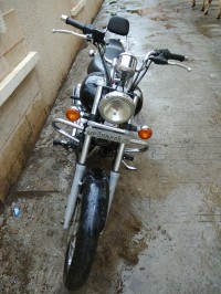 Midnight Black Bajaj Avenger 220 DTS-i