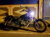 Black Bajaj Avenger Cruise 220