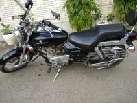 Black Bajaj Avenger 200 DTS-i