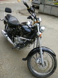 Black Bajaj Avenger 200 DTS-i
