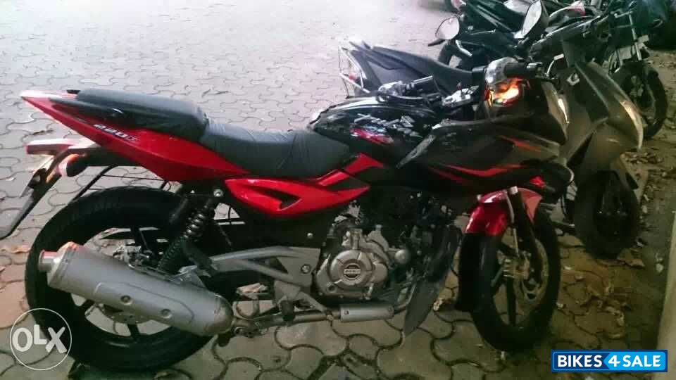 Red Bajaj Pulsar 220F