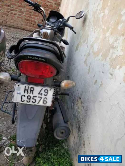 Black Honda CB Shine