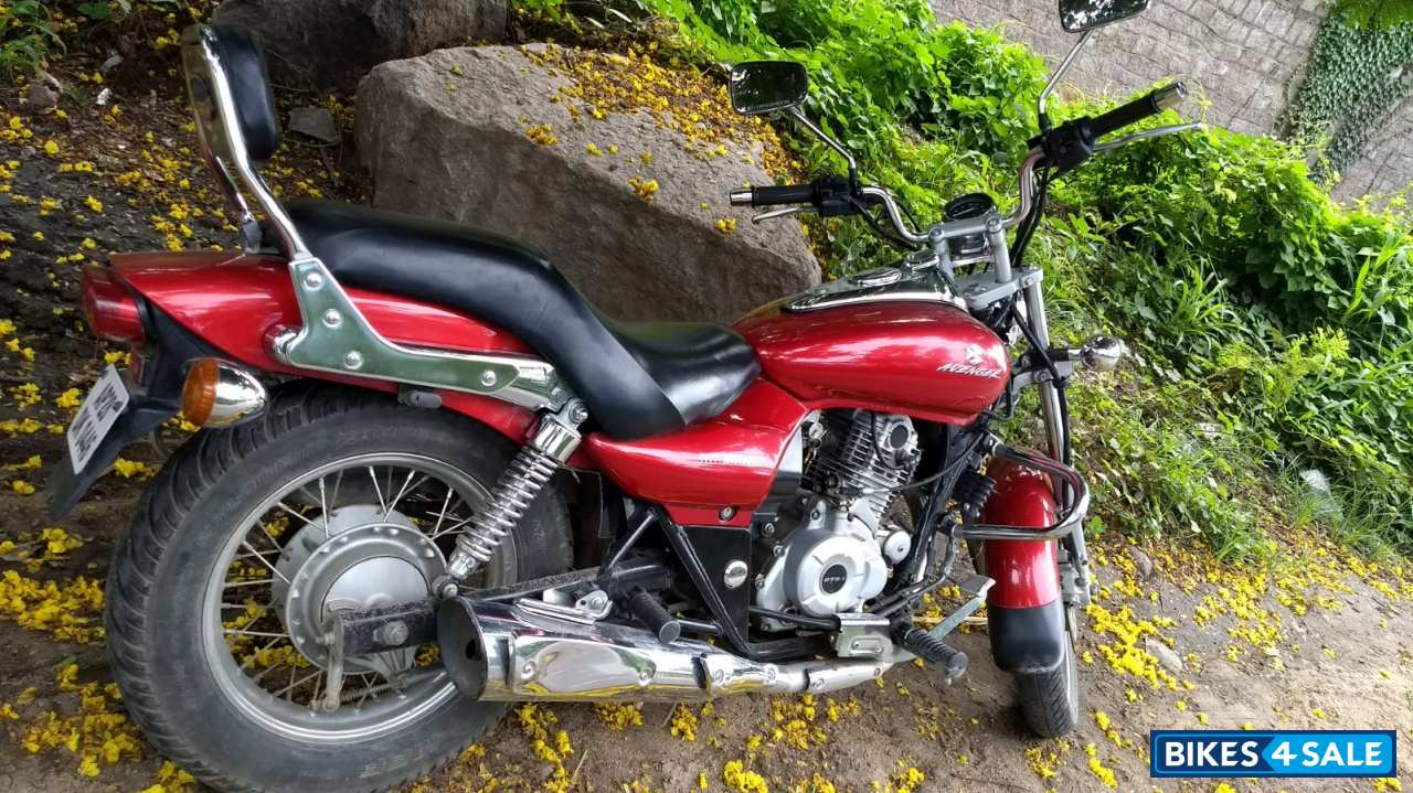 Champagne Red Bajaj Avenger 220 DTS-i