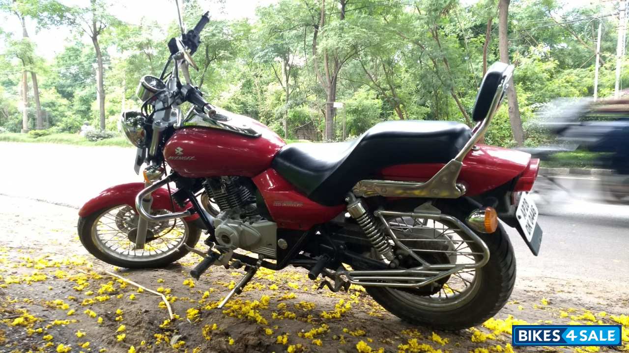 Champagne Red Bajaj Avenger 220 DTS-i Champagne Red Bajaj Avenger 220 DTS-i