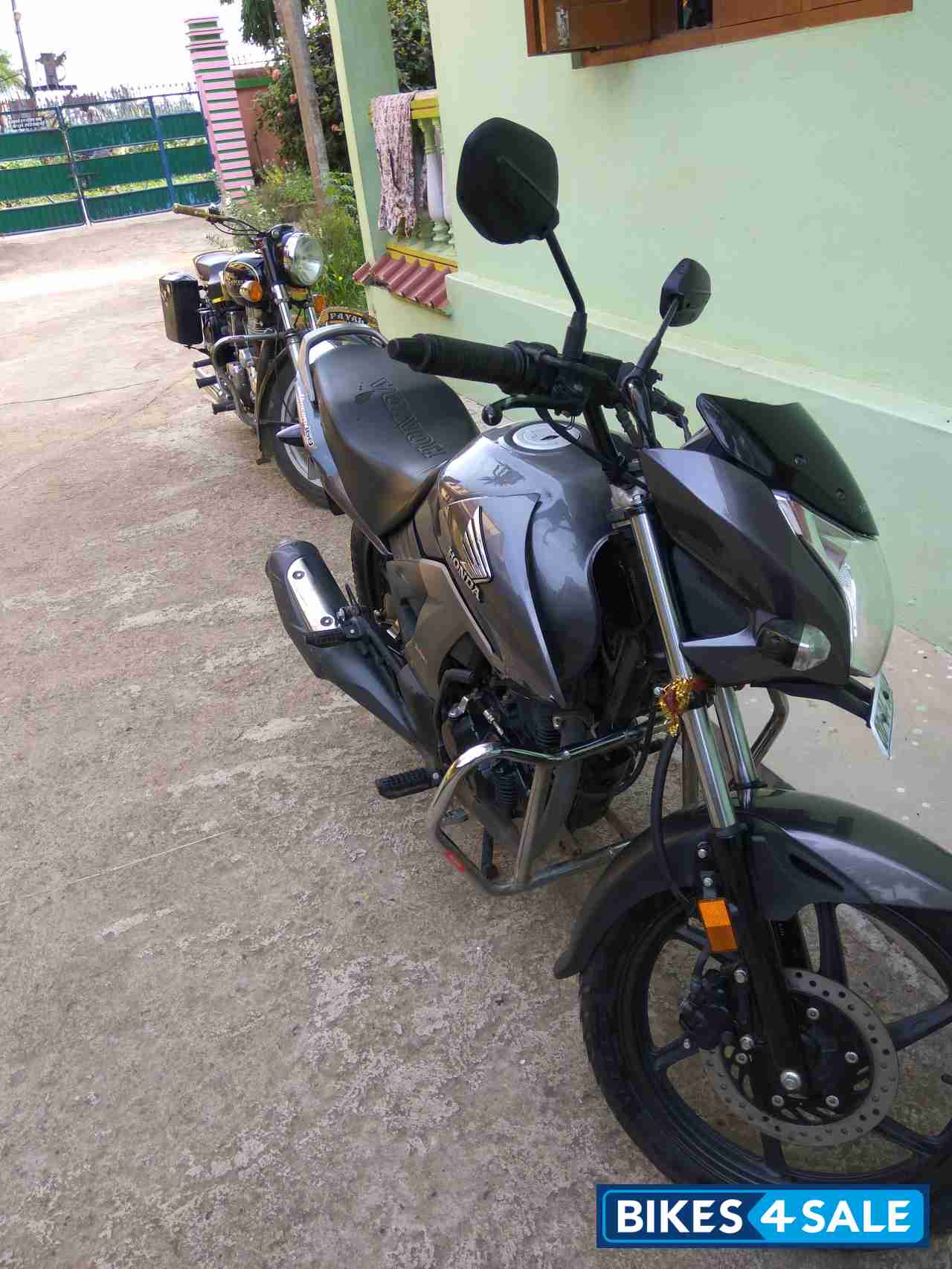Grey Honda CB Unicorn 160