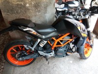 Black KTM Duke 390