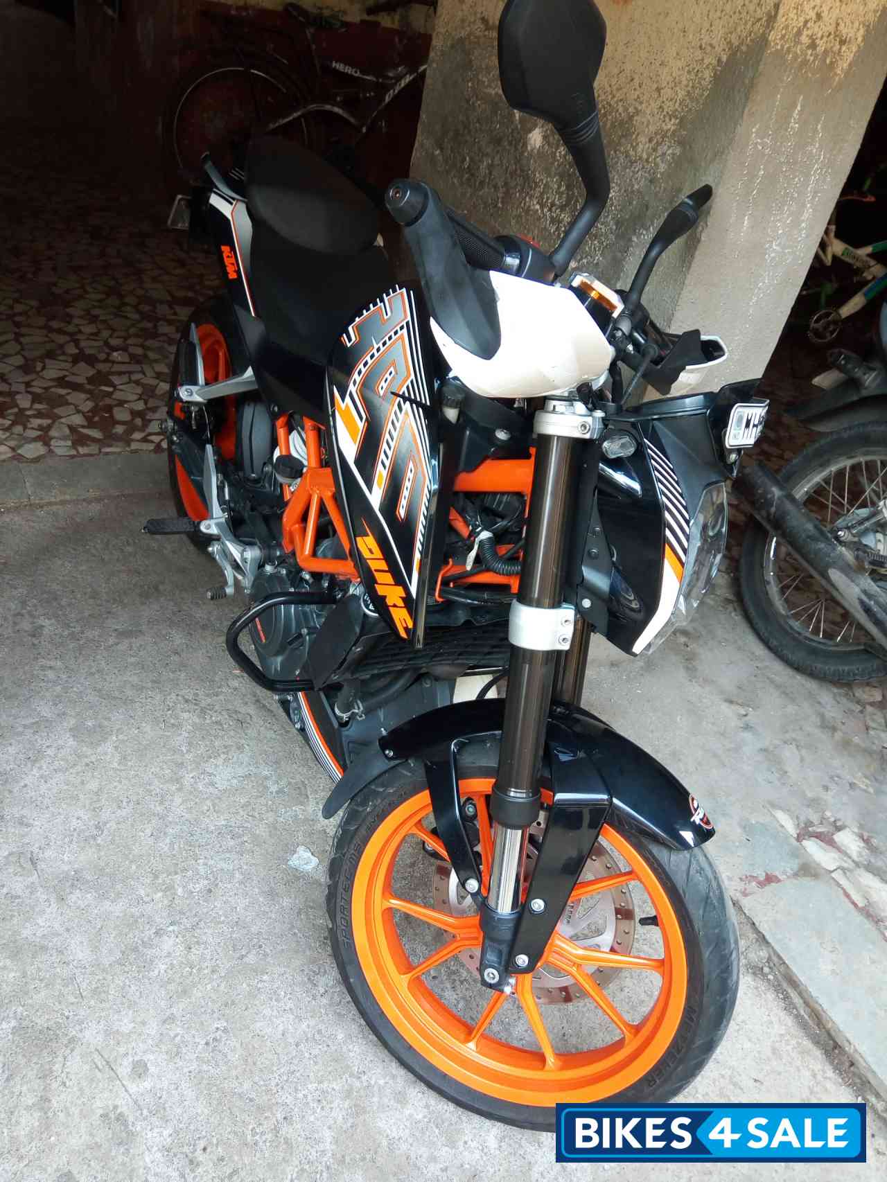Black KTM Duke 390