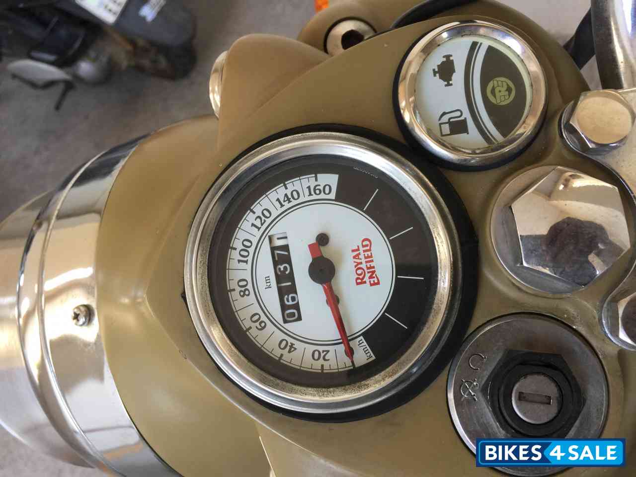 Khaki Royal Enfield Classic Desert Storm Khaki Royal Enfield Classic Desert Storm