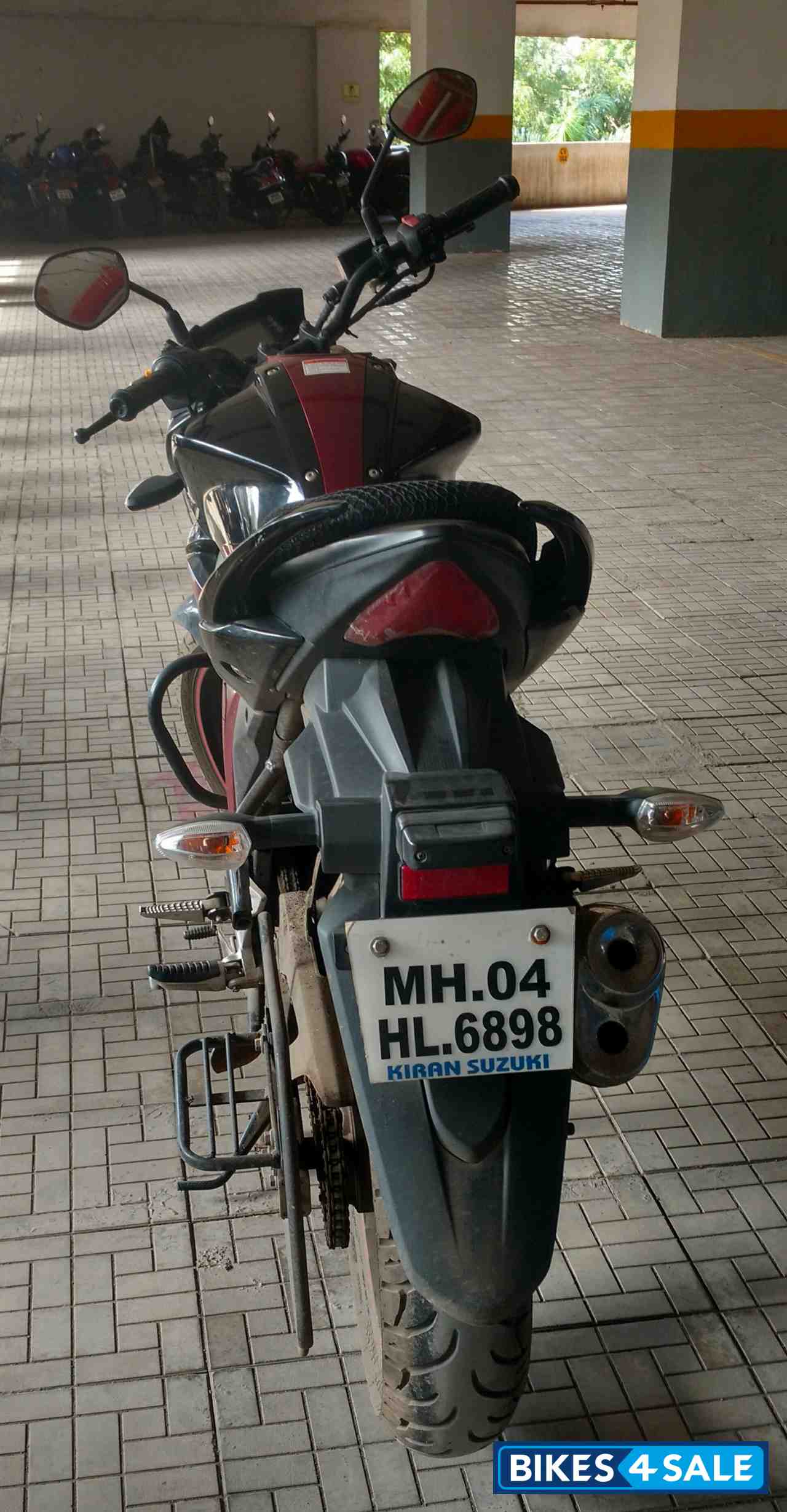 Black+red Suzuki Gixxer SP