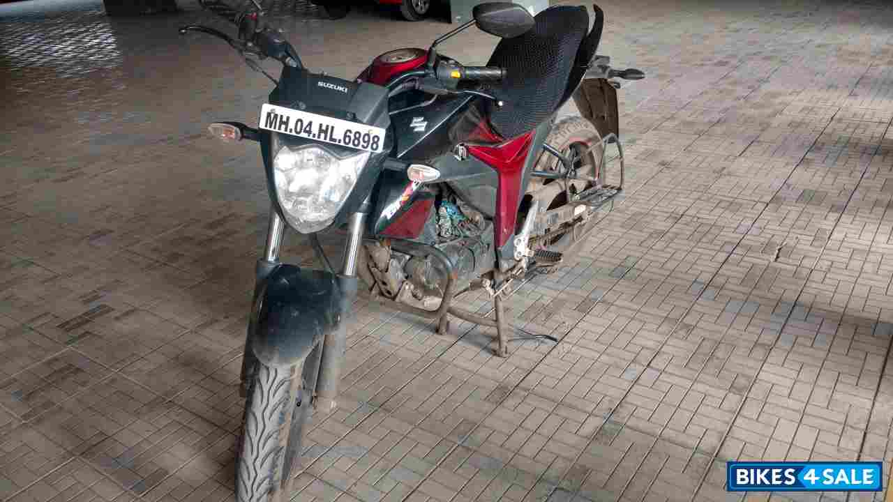 Black+red Suzuki Gixxer SP