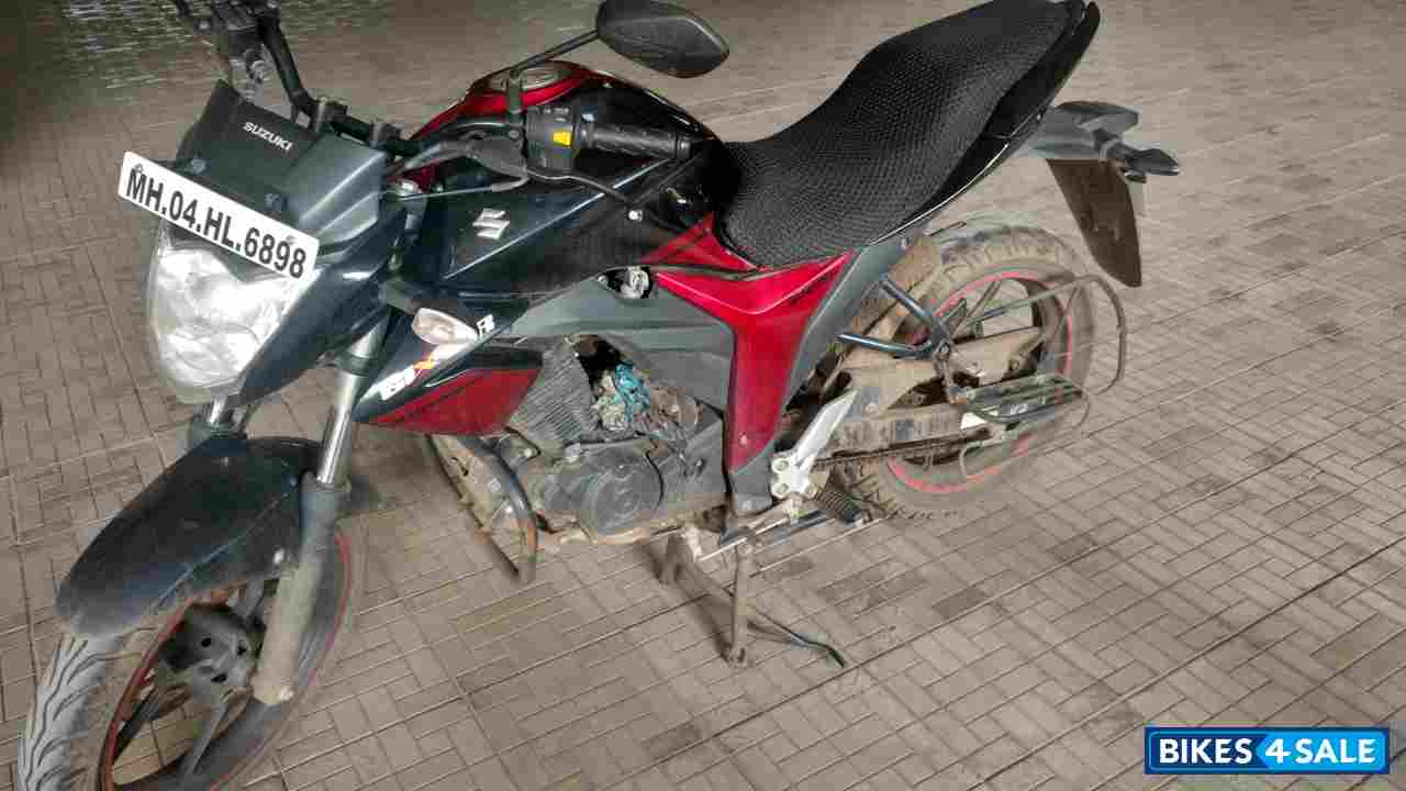 Black+red Suzuki Gixxer SP
