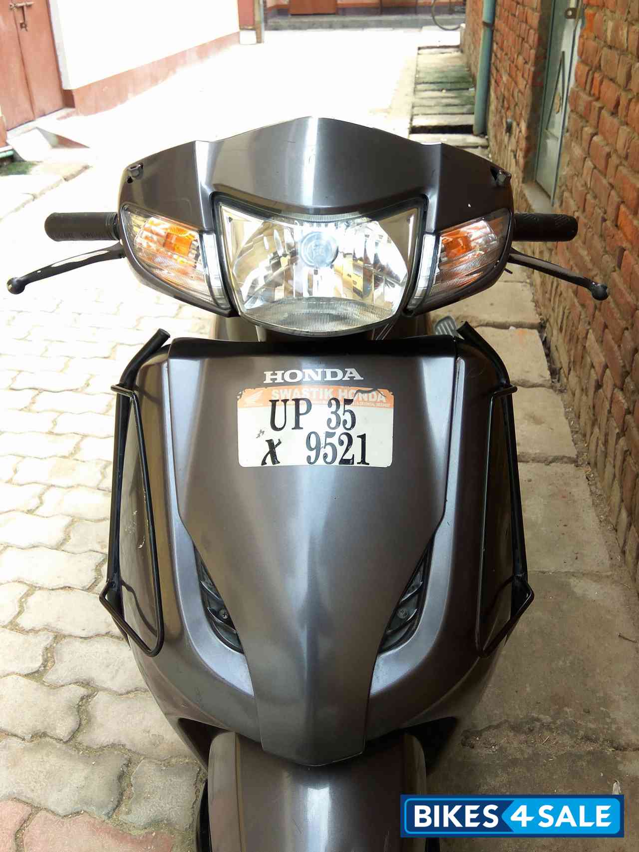 Gray Honda Activa