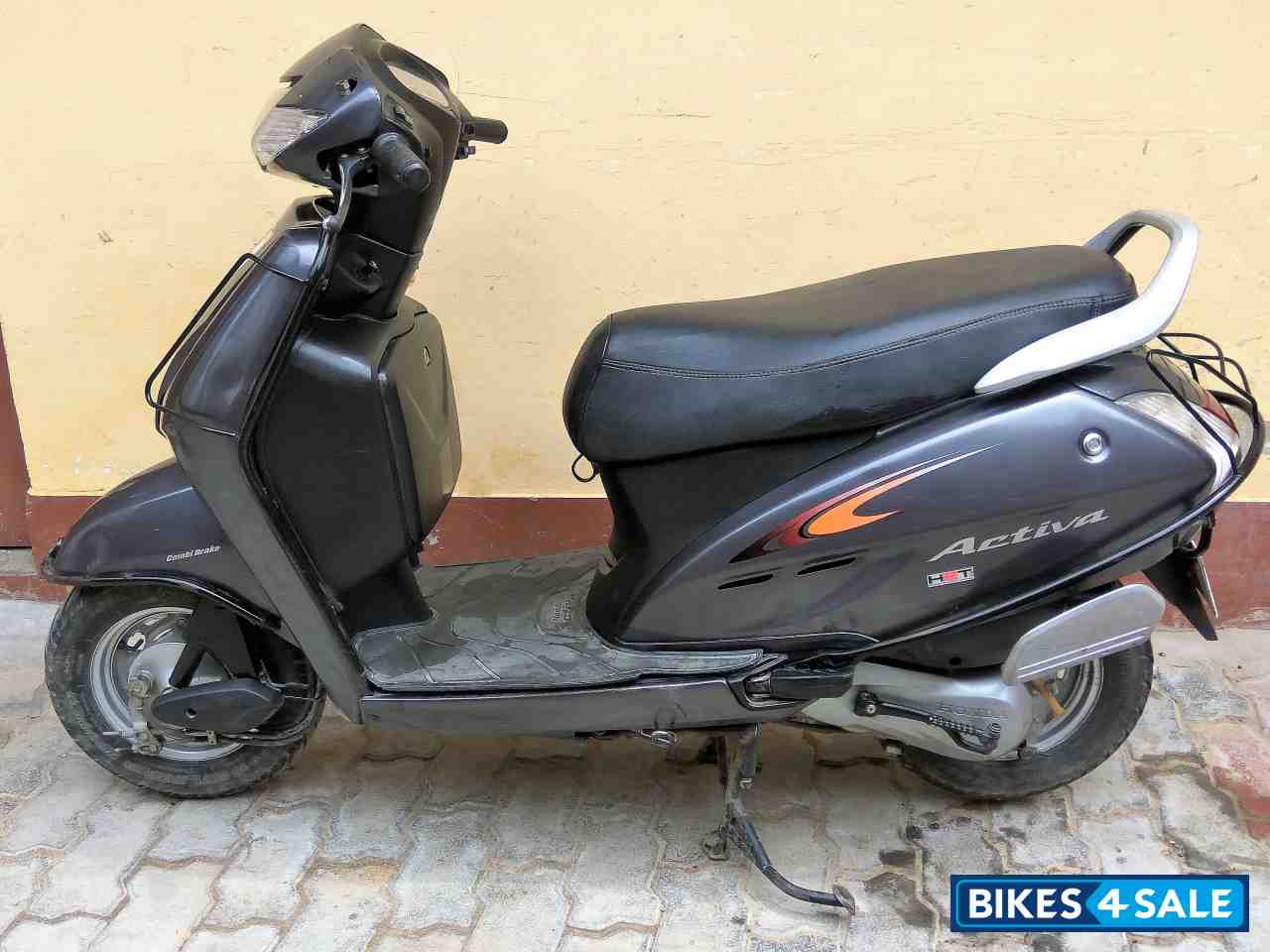 Gray Honda Activa