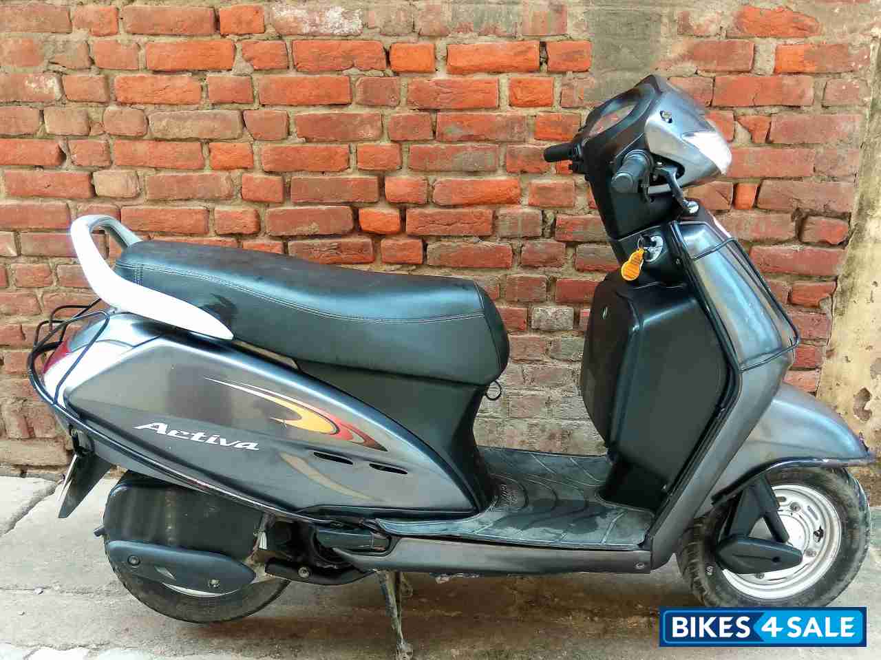 Gray Honda Activa