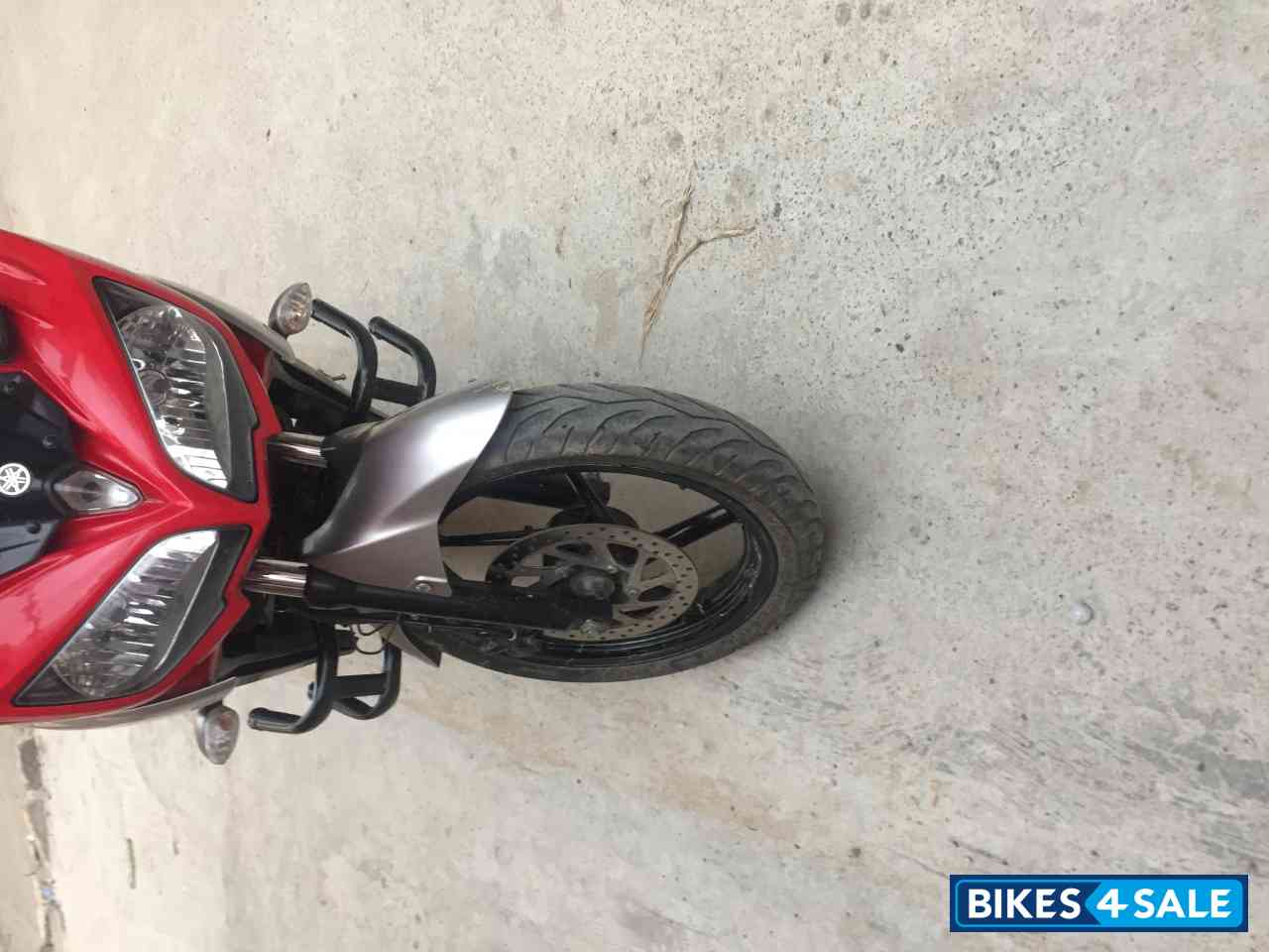 Red Yamaha Fazer FI V2