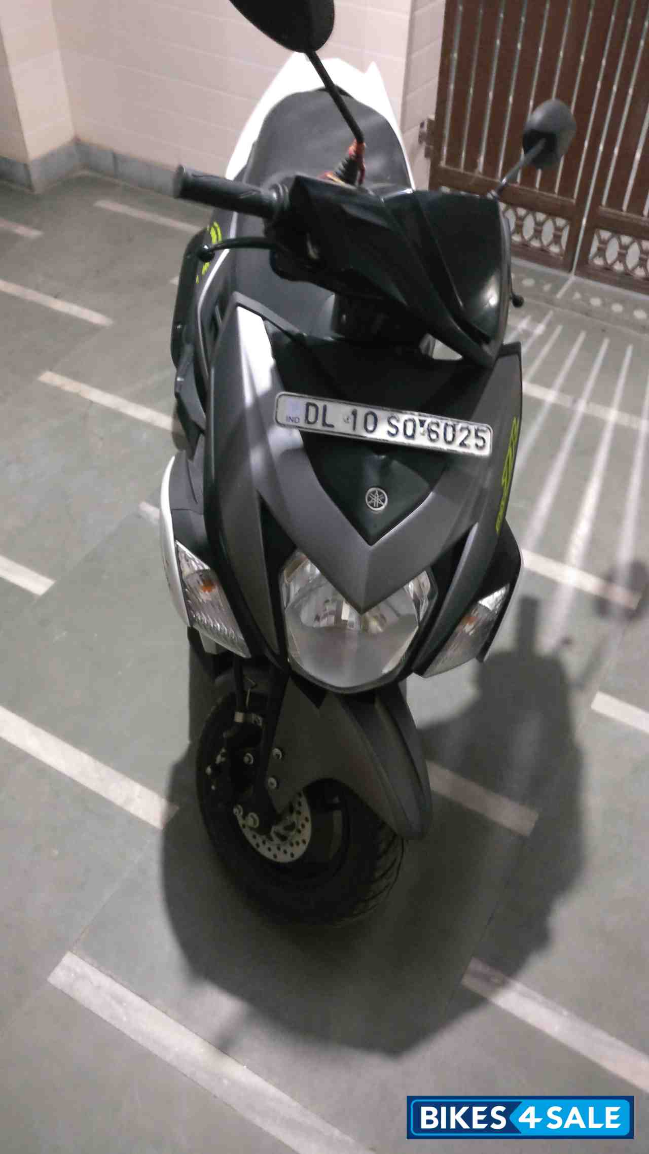 Black White Yamaha Cygnus Ray ZR