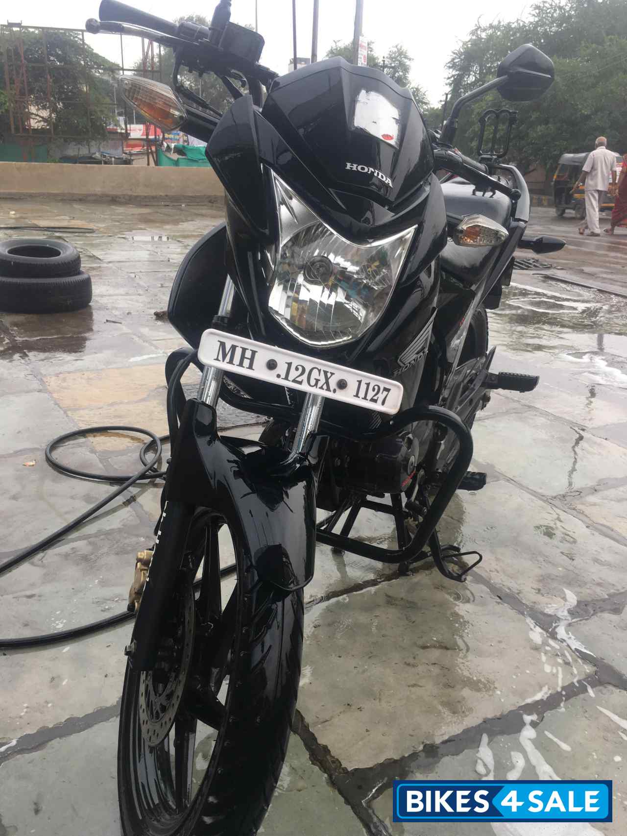 Black Honda Unicorn Dazzler