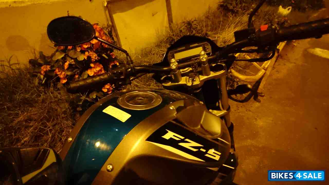 Dark Grey Yamaha FZ-S FI V2