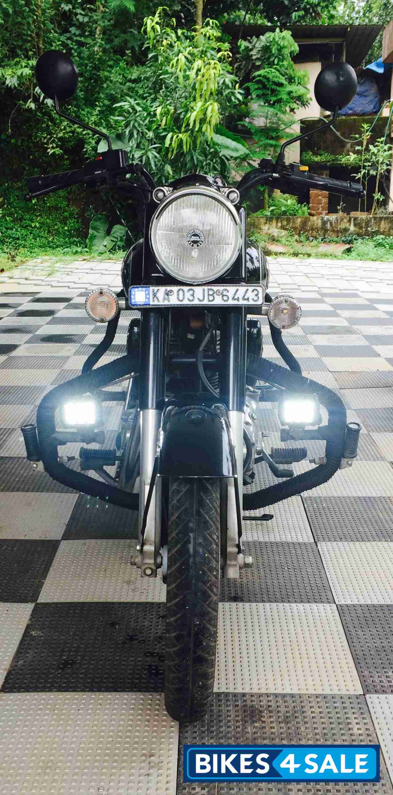 Black Royal Enfield Bullet 500