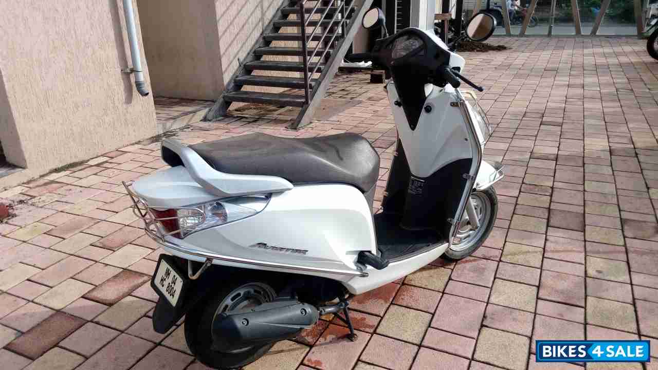 White Honda Aviator