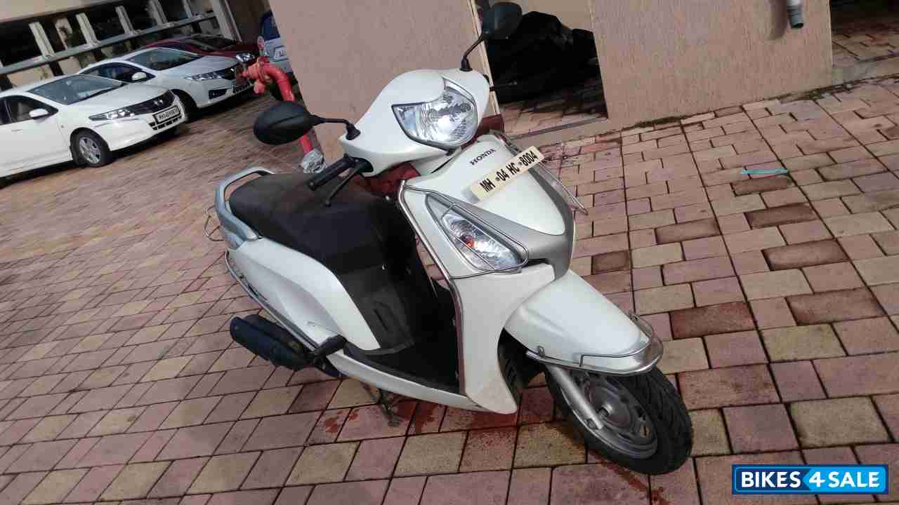 White Honda Aviator