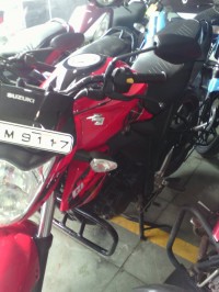 Red Suzuki Gixxer 150