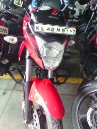 Red Suzuki Gixxer 150