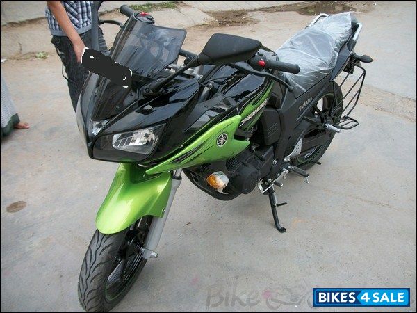 Black Cyber Green Yamaha Fazer