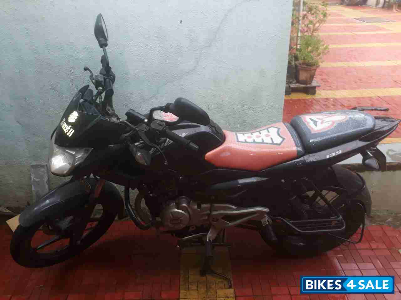 Black Bajaj Pulsar 135LS