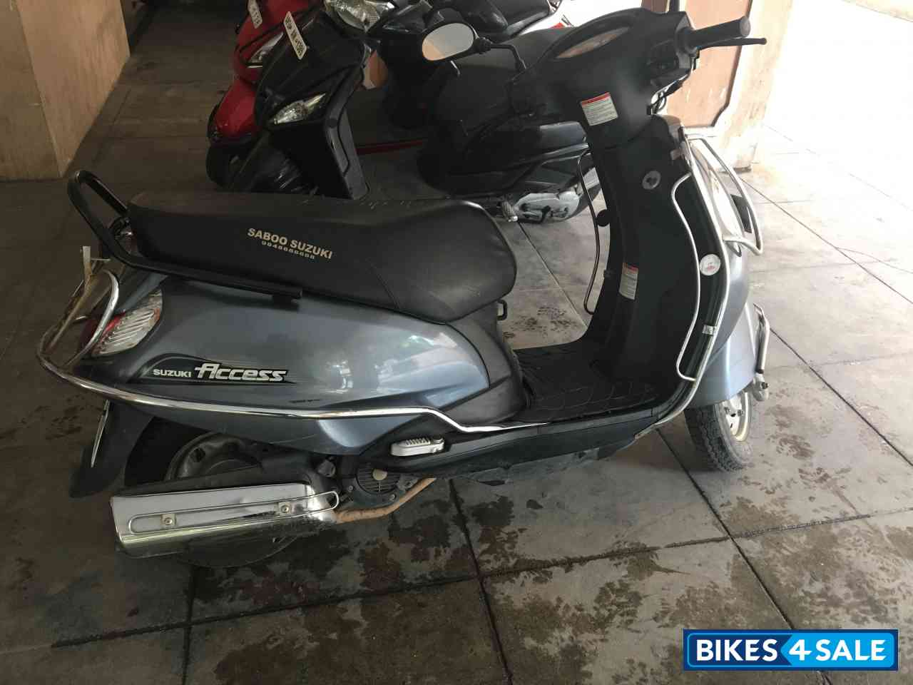 Silver Suzuki Access 125 Silver Suzuki Access 125