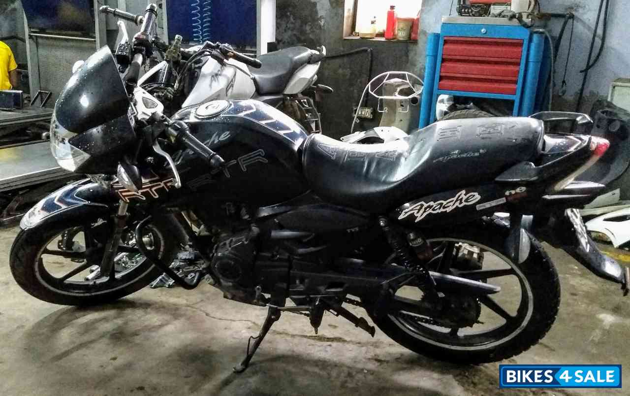 Black TVS Apache RTR 160