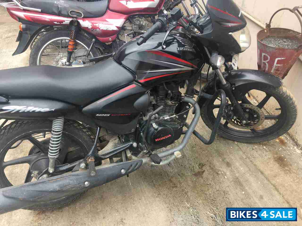 Black Honda CB Shine