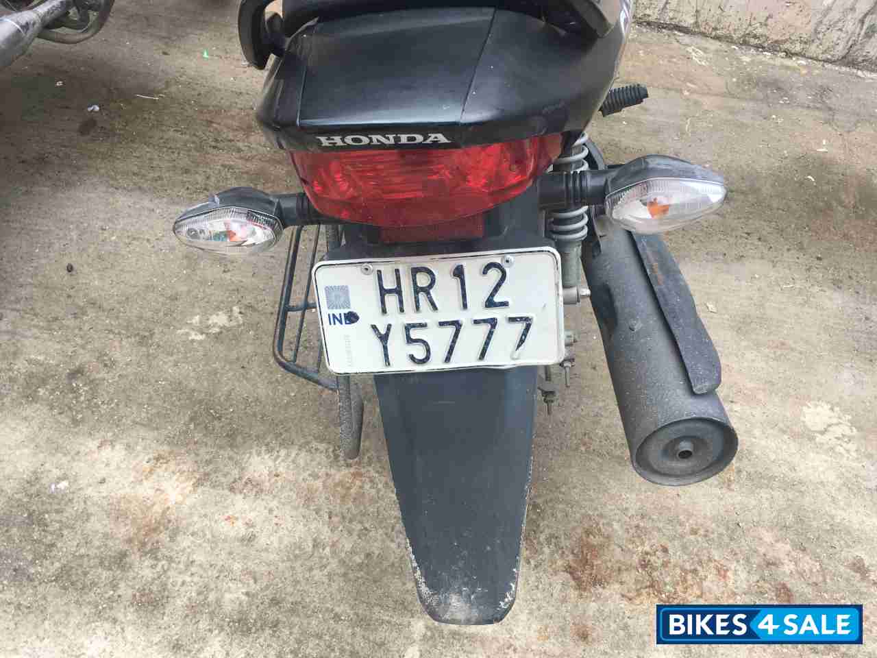 Black Honda CB Shine