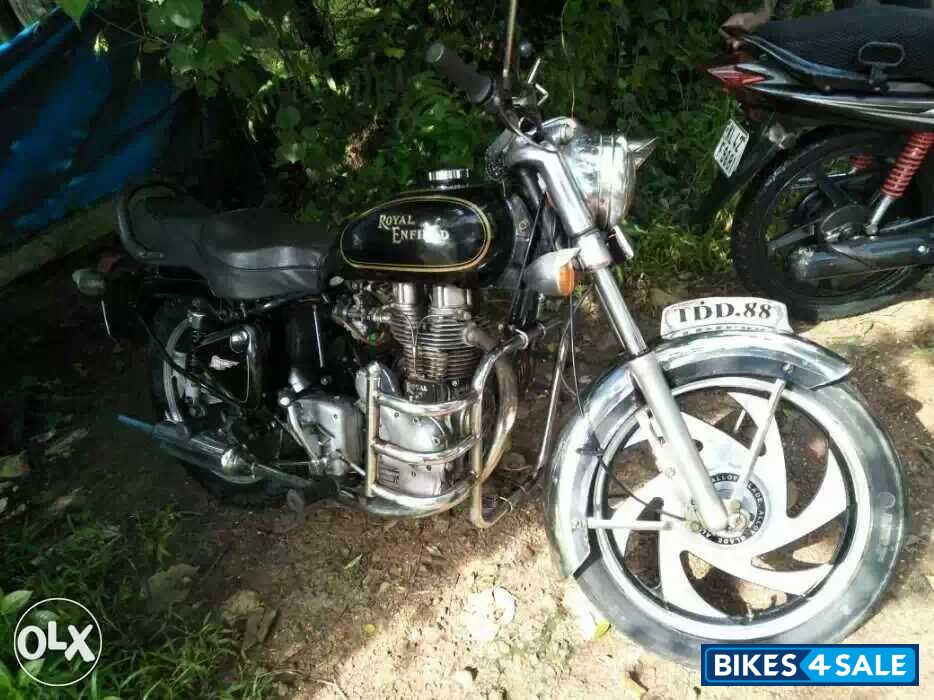 Black Royal Enfield Bullet Standard 350