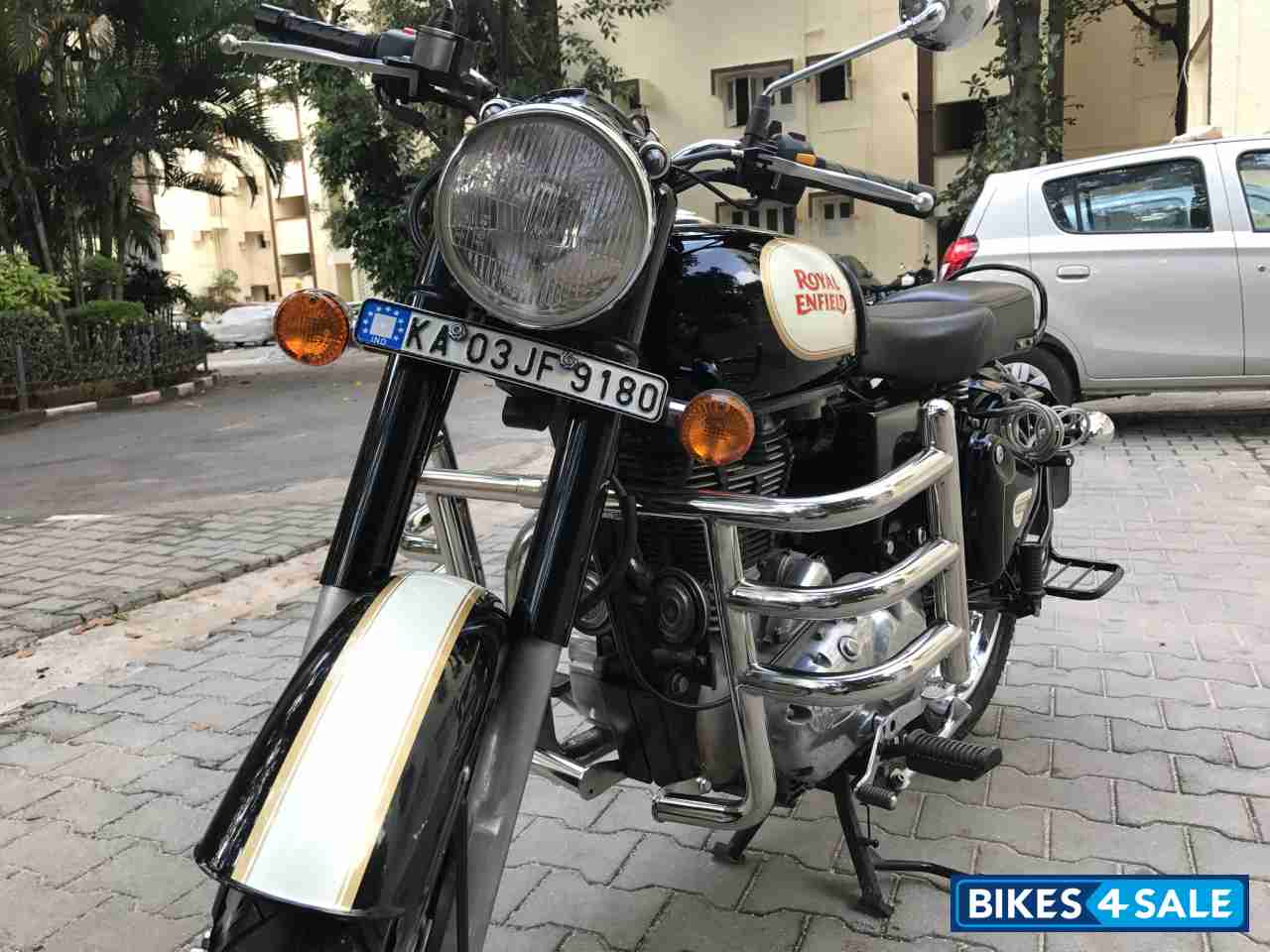 Black Royal Enfield Classic 500