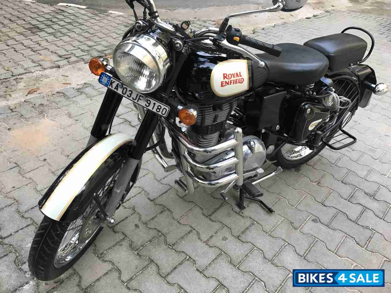 Black Royal Enfield Classic 500
