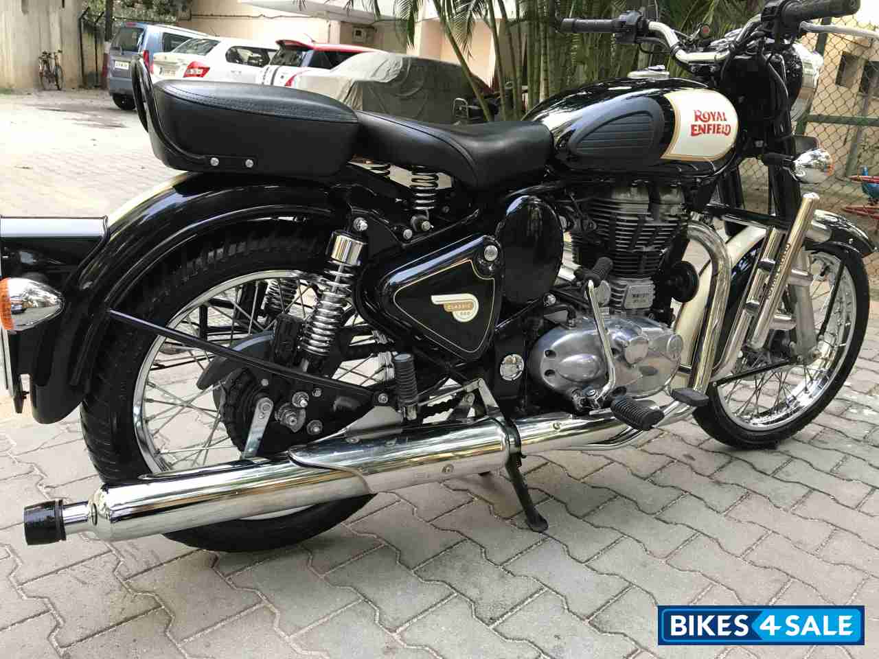 Black Royal Enfield Classic 500
