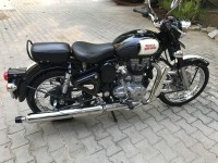 Black Royal Enfield Classic 500