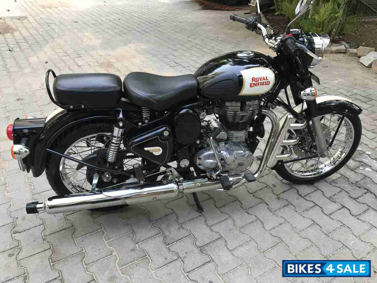 Black Royal Enfield Classic 500