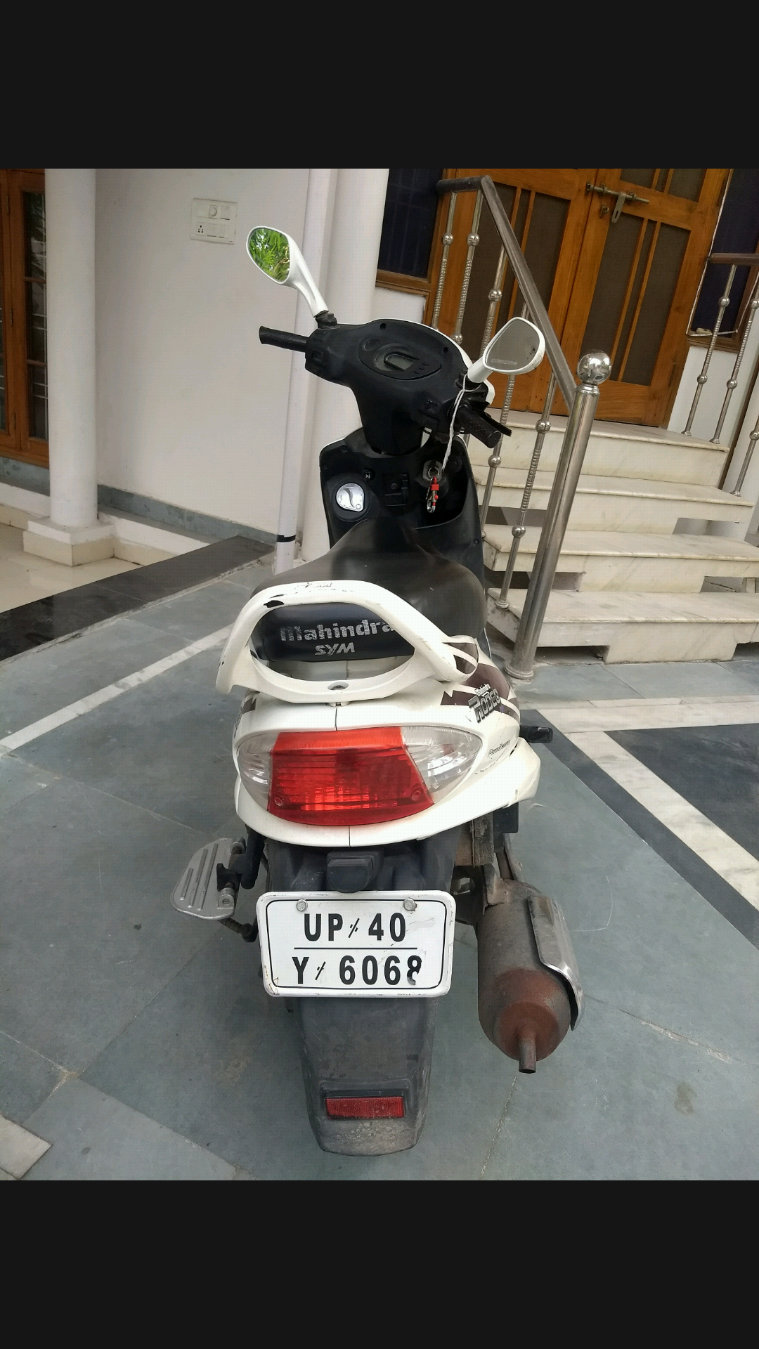 Pearl White Mahindra Rodeo