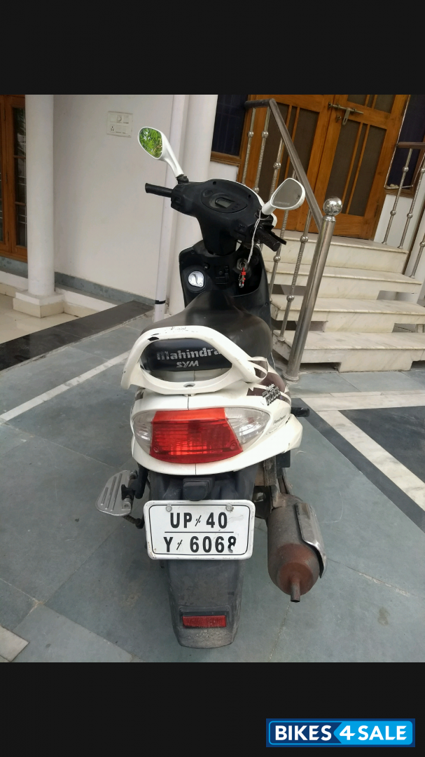 Pearl White Mahindra Rodeo