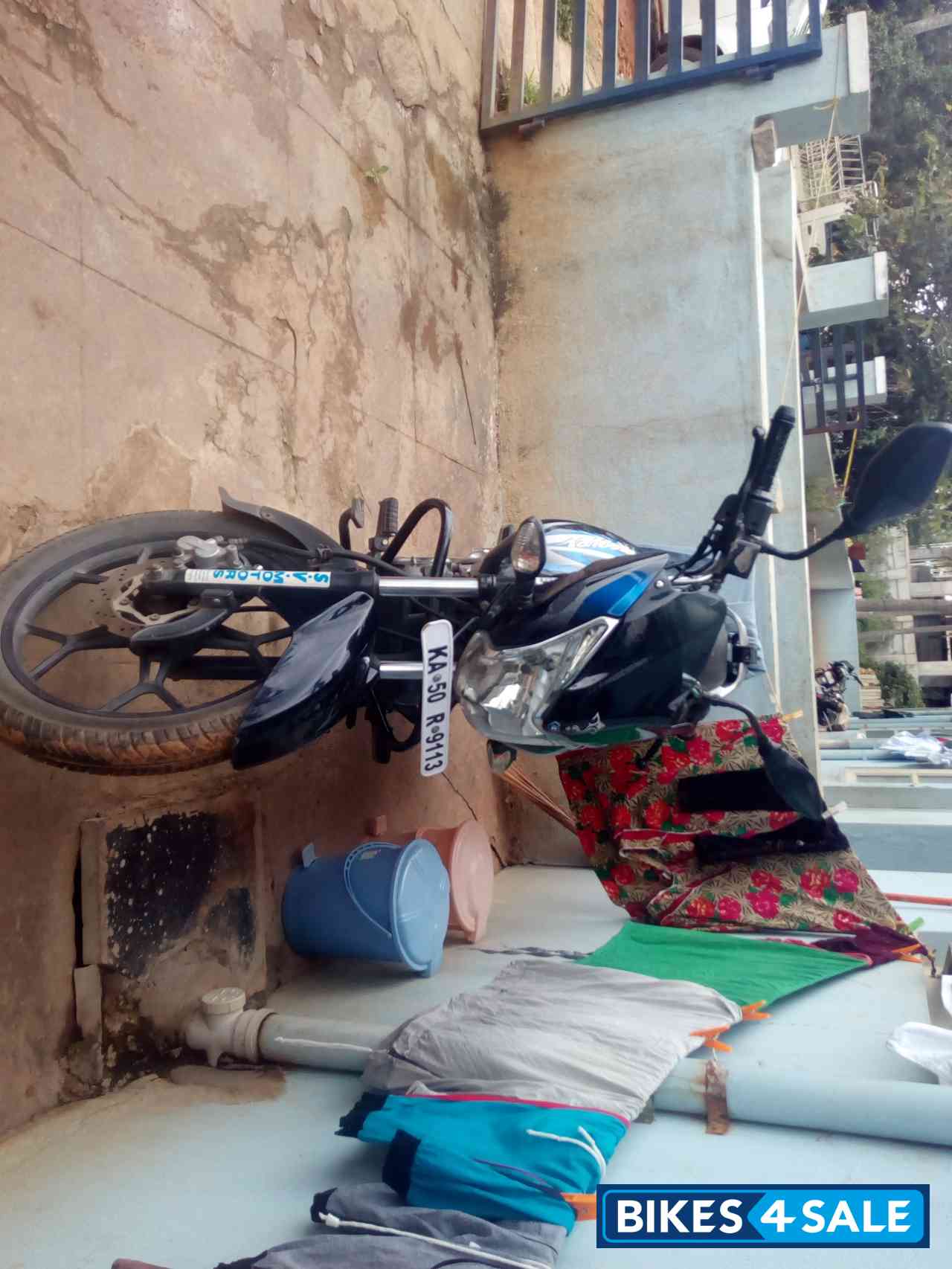 Blue And Black Bajaj Discover 125T