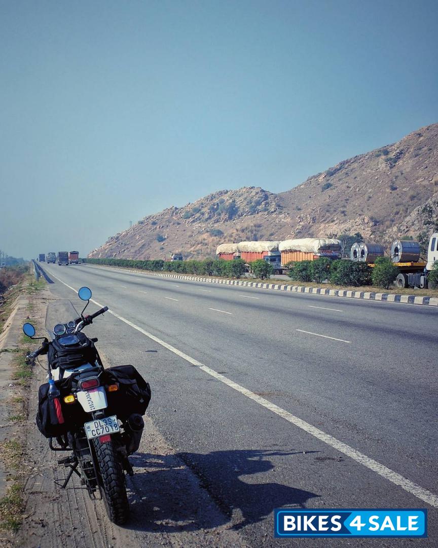 Snow Royal Enfield Himalayan