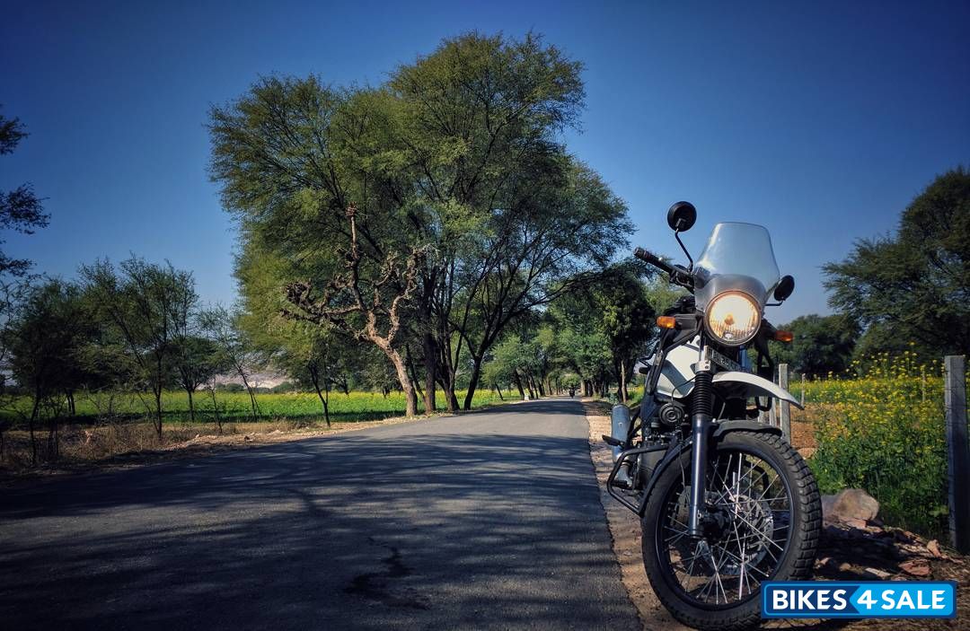 Snow Royal Enfield Himalayan