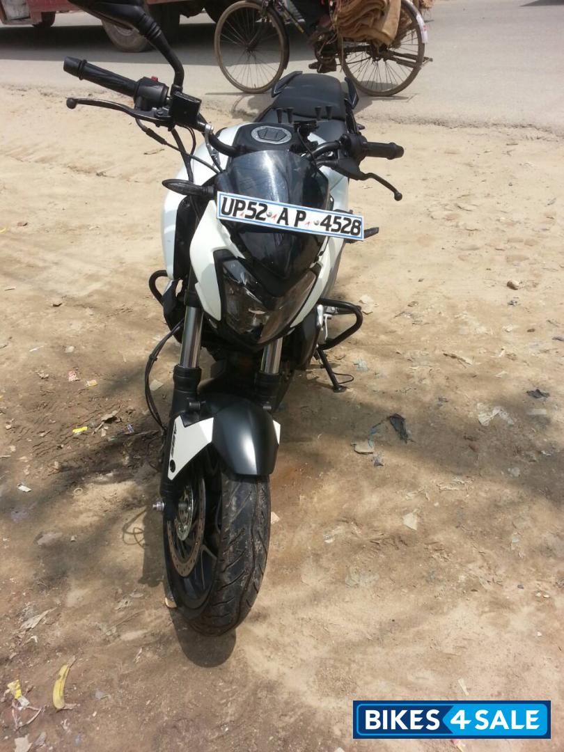 White Bajaj Dominar 400
