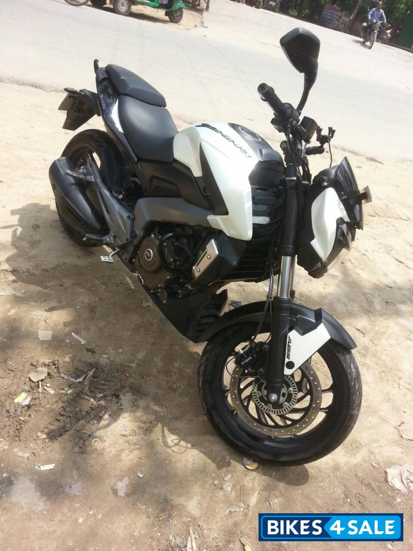 White Bajaj Dominar 400
