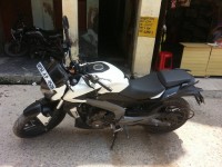 White Bajaj Dominar 400