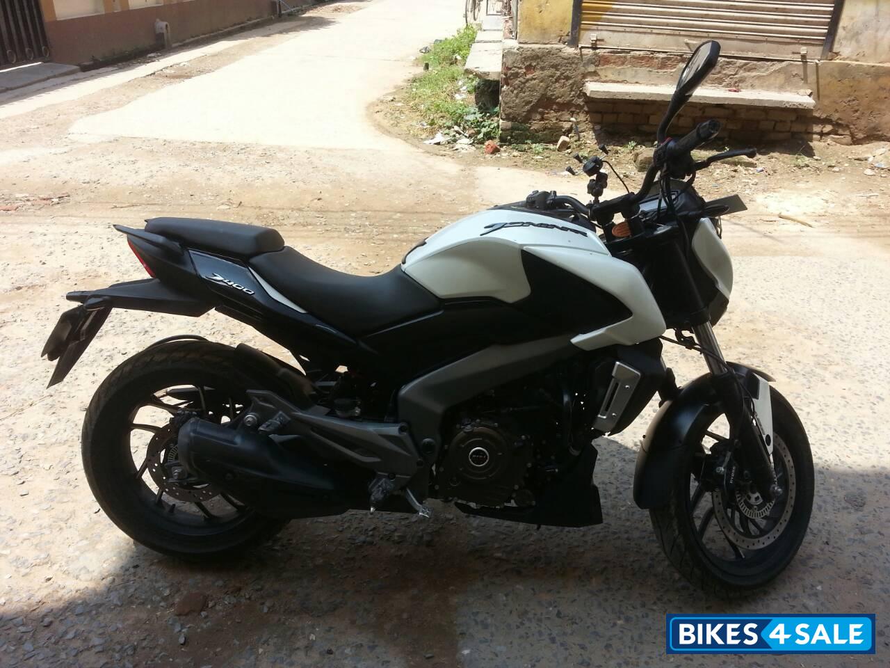 White Bajaj Dominar 400