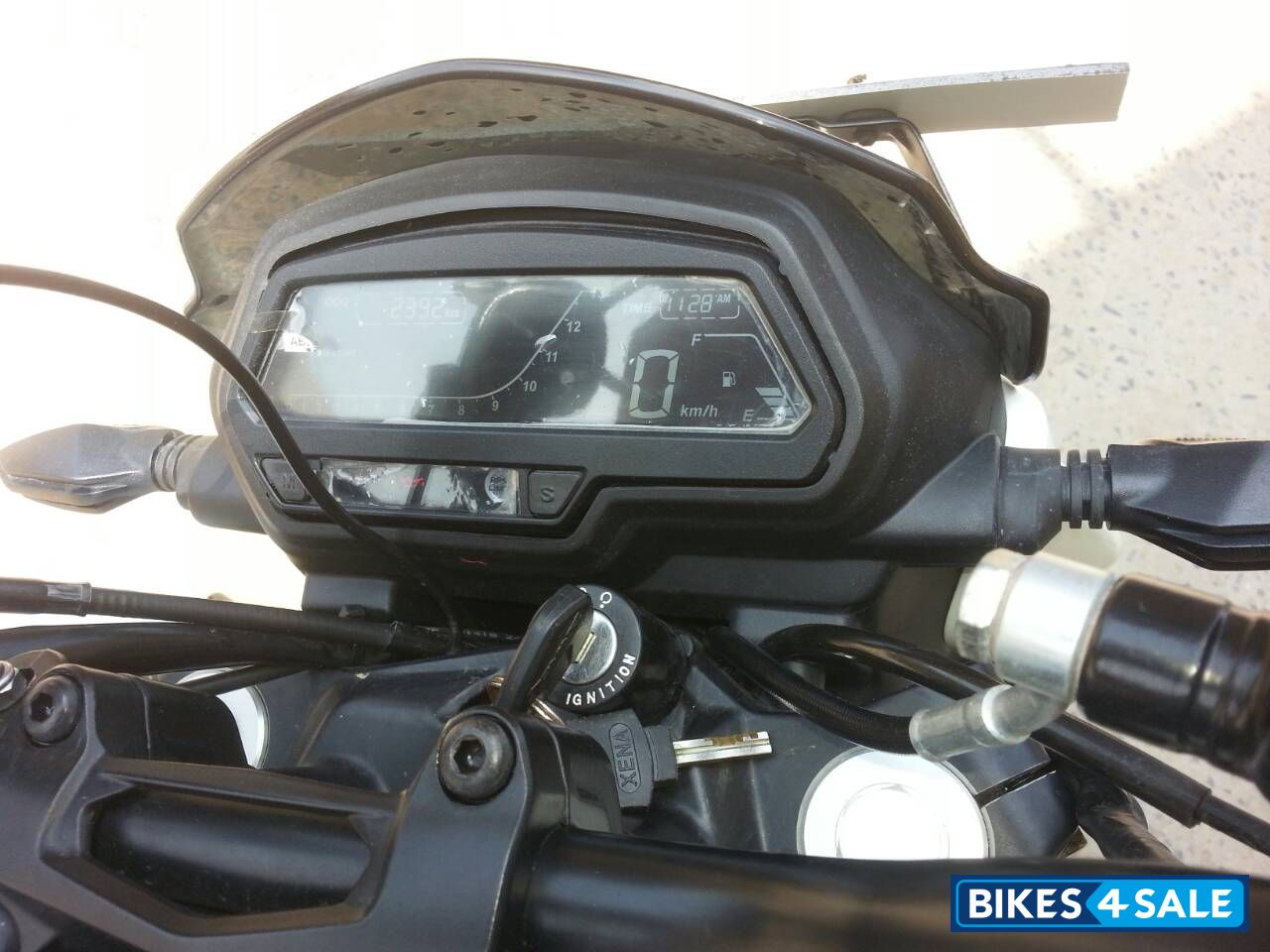 White Bajaj Dominar 400